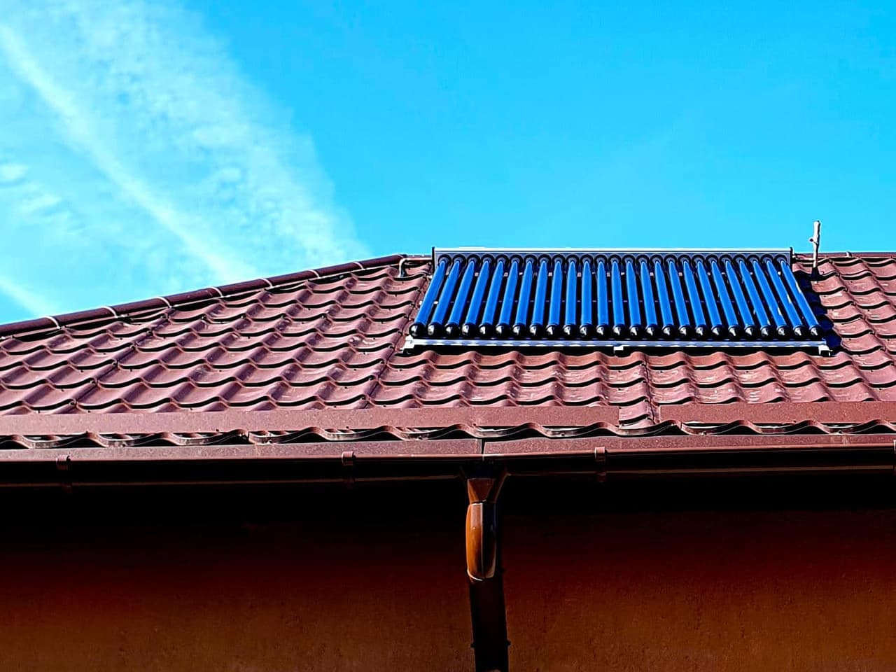 Roof-mounted solar hot-water collector